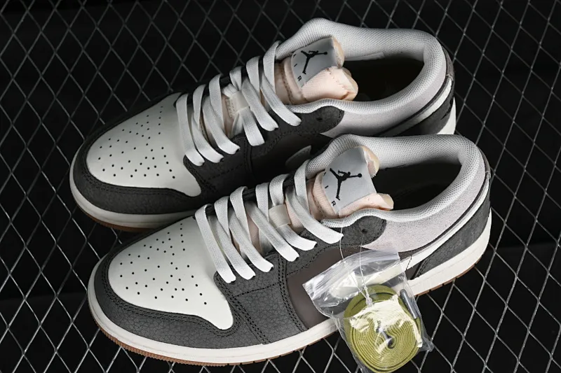 All categories Air Jordan Jordan series basketball shoes Air Jordan 1 Low G version pure original Air Jordan 1 Low "Snkrs Day" AJ1 Joe 1 Magpie gray toe low-top cultural casual sneakers FD0399-004